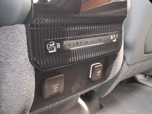 Used 2024 Jeep Grand Wagoneer Series III image 13