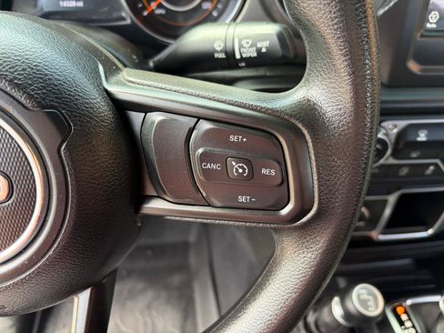 Used 2023 Jeep Gladiator Sport AWD/4WD image 13