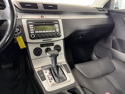 Used 2009 Volkswagen Passat Komfort FWD image 23