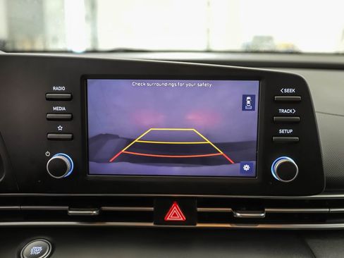 Used 2022 Hyundai Elantra SEL w/ Preferred Accessory Package image 17