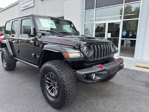 New 2025 Jeep Wrangler Rubicon w/ XTREMEE 35" Tire Package image 2