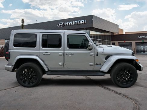 Used 2021 Jeep Wrangler Unlimited Sahara image 6