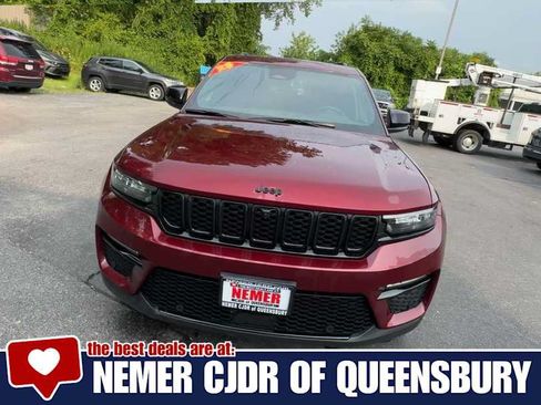 Used 2025 Jeep Grand Cherokee Limited w/ Luxury Tech Group II AWD/4WD image 3