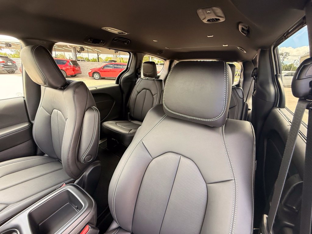 New 2026 Chrysler Pacifica Select FWD image 21