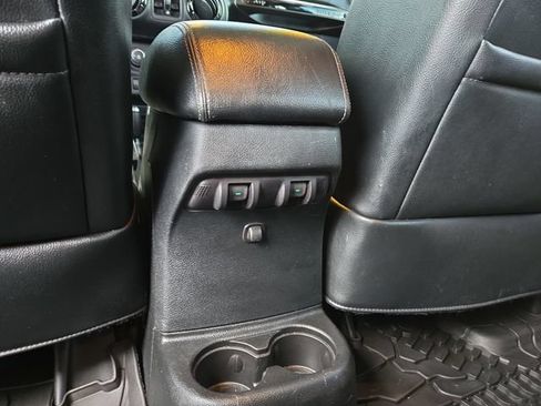 Used 2017 Jeep Wrangler Unlimited Sahara AWD/4WD image 25