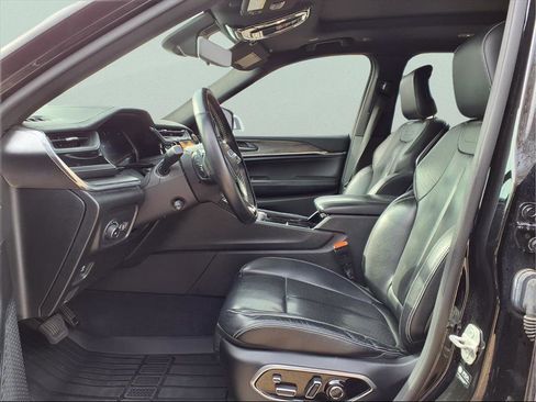 Used 2023 Jeep Grand Cherokee L Overland w/ Advanced Protech Group III image 12