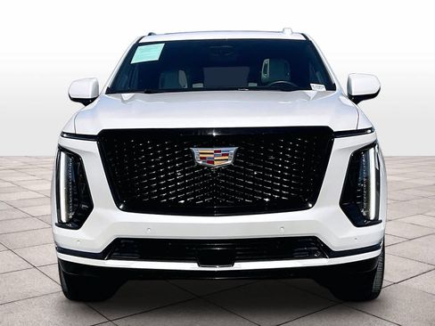 Used 2025 Cadillac Escalade Sport Platinum image 3