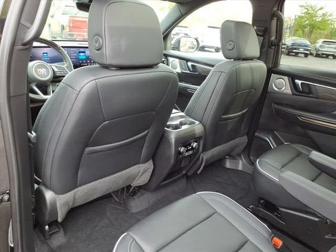 Used 2025 Buick Enclave Avenir AWD/4WD image 18