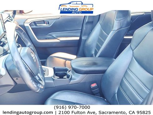 Used 2019 Toyota RAV4 XLE Premium image 17