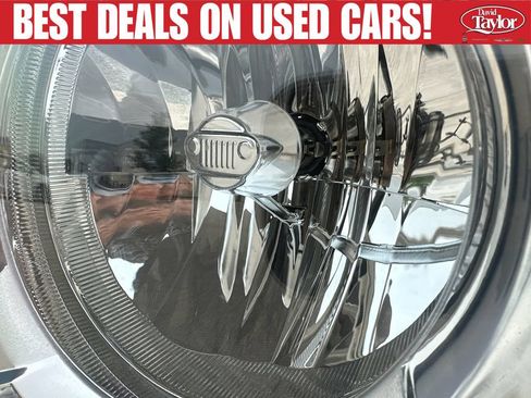 Used 2023 Jeep Renegade Altitude AWD/4WD image 39
