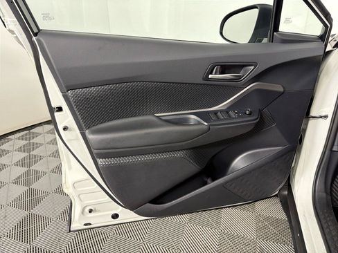Used 2021 Toyota C-HR LE FWD image 6