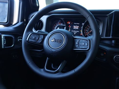 Used 2025 Jeep Gladiator Willys image 5