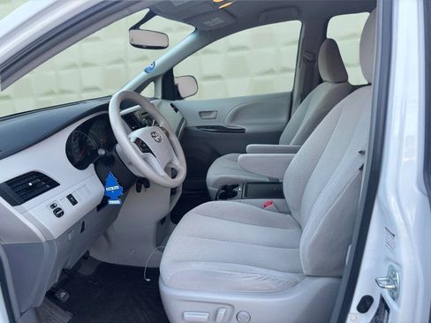 Used 2014 Toyota Sienna LE FWD image 10
