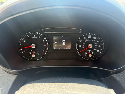 Used 2017 Kia Sorento LX w/ LX Convenience Package image 11