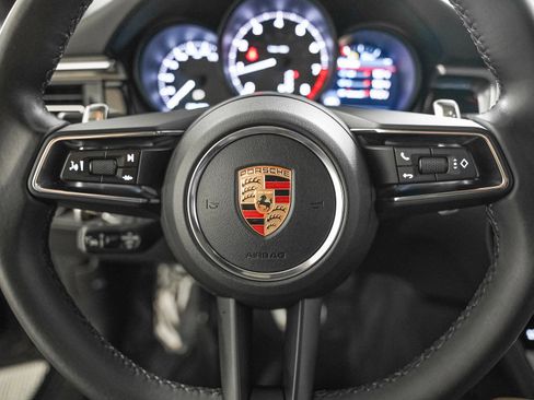 Used 2024 Porsche Macan image 17
