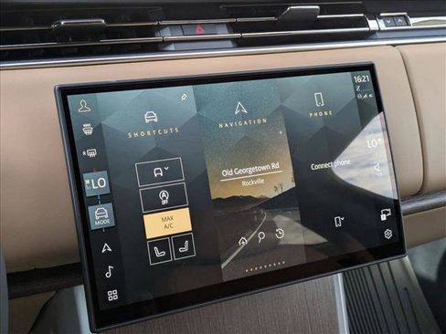 New 2025 Land Rover Range Rover SE image 12