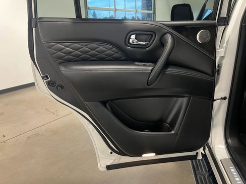 Used 2024 INFINITI QX80 Sensory image 36