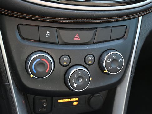 Used 2019 Chevrolet Trax LS FWD image 24