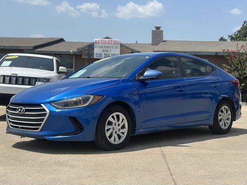 Used 2018 Hyundai Elantra SE FWD image 2
