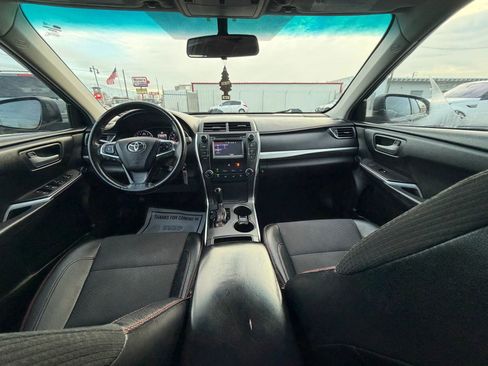 Used 2017 Toyota Camry SE w/ Moonroof Package FWD image 24