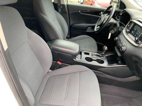 Used 2017 Kia Sorento AWD w/ LX Convenience Package image 10