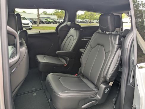 New 2026 Chrysler Voyager LX FWD image 13