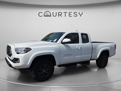 Certified 2022 Toyota Tacoma SR5 w/ Technology Package RWD image 1