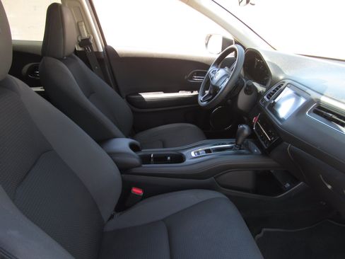 Used 2019 Honda HR-V EX image 9