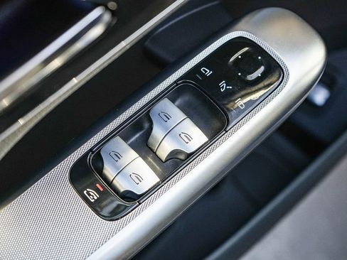 Used 2025 Mercedes-Benz GLC 300 image 20