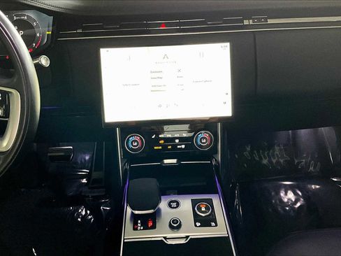 Used 2022 Land Rover Range Rover SE image 11
