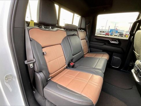 Used 2024 Chevrolet Silverado 3500 High Country w/ Technology Package image 16