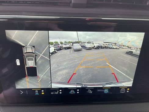 Used 2023 GMC Sierra 1500 AT4 w/ AT4 Premium Package AWD/4WD image 17