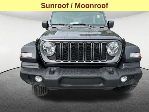 Used 2025 Jeep Wrangler Sport AWD/4WD image 4