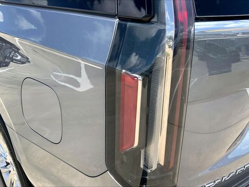 Used 2022 Cadillac Escalade Premium Luxury w/ Performance Package AWD/4WD image 28