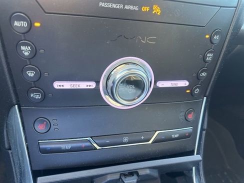 Used 2020 Ford Edge Titanium image 28