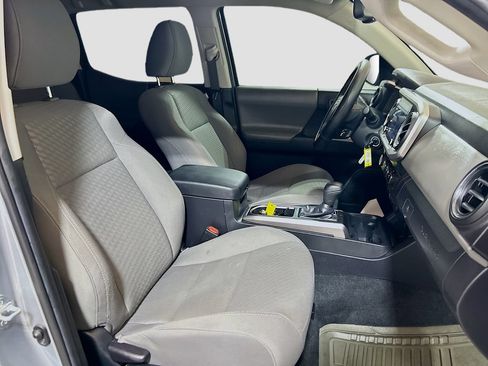 Used 2022 Toyota Tacoma SR5 AWD/4WD image 23