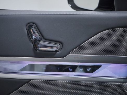 New 2026 BMW 740i w/ Premium Package image 17