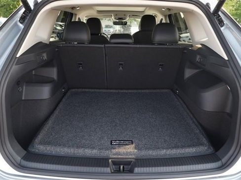 New 2025 Volkswagen Tiguan SE image 7