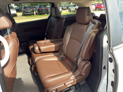 Used 2025 Honda Odyssey Touring image 16