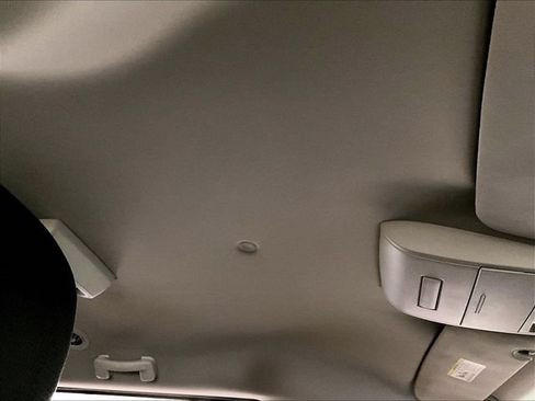 Used 2019 Dodge Grand Caravan SE FWD image 22