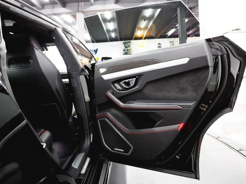 Used 2021 Lamborghini Urus image 32