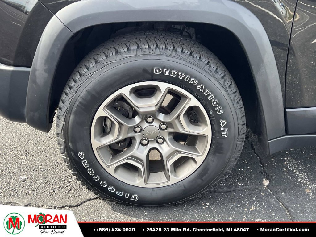 Used 2020 Jeep Cherokee Trailhawk w/ Cold Weather Group AWD/4WD image 9