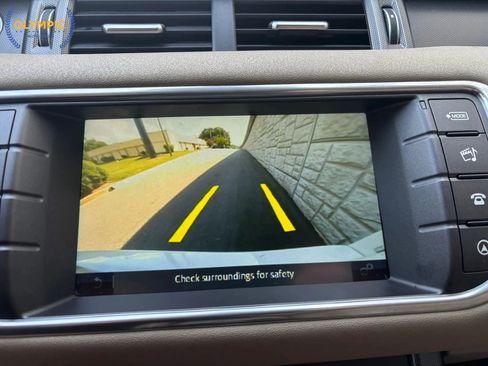 Used 2019 Land Rover Range Rover Evoque SE image 28