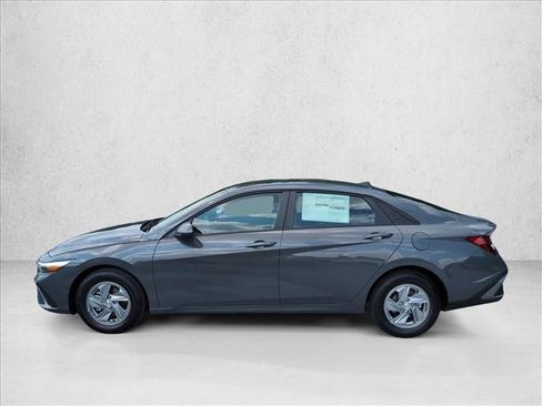 New 2026 Hyundai Elantra SE FWD image 5