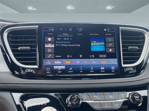 New 2026 Chrysler Pacifica Limited image 23