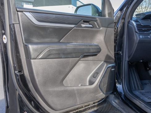 Used 2025 GMC Acadia Elevation image 16