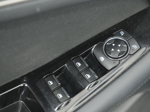 Used 2018 Ford Edge SEL image 8