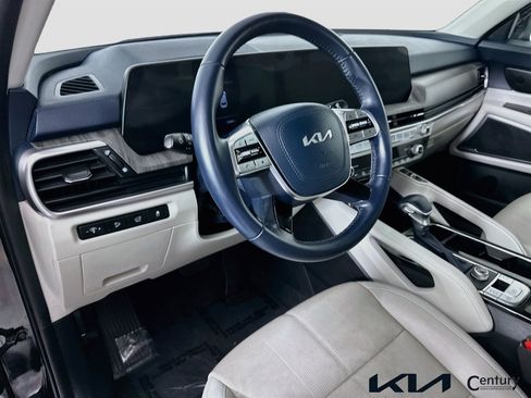Used 2024 Kia Telluride EX w/ EX Captain's Chair Package image 9