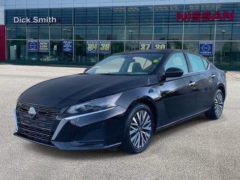 Used 2024 Nissan Altima 2.5 SV image 3