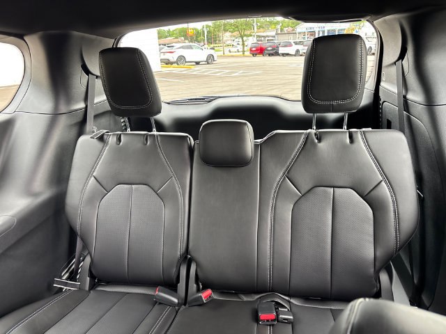 New 2027 Chrysler Pacifica Select w/ Family Tech Group FWD image 9